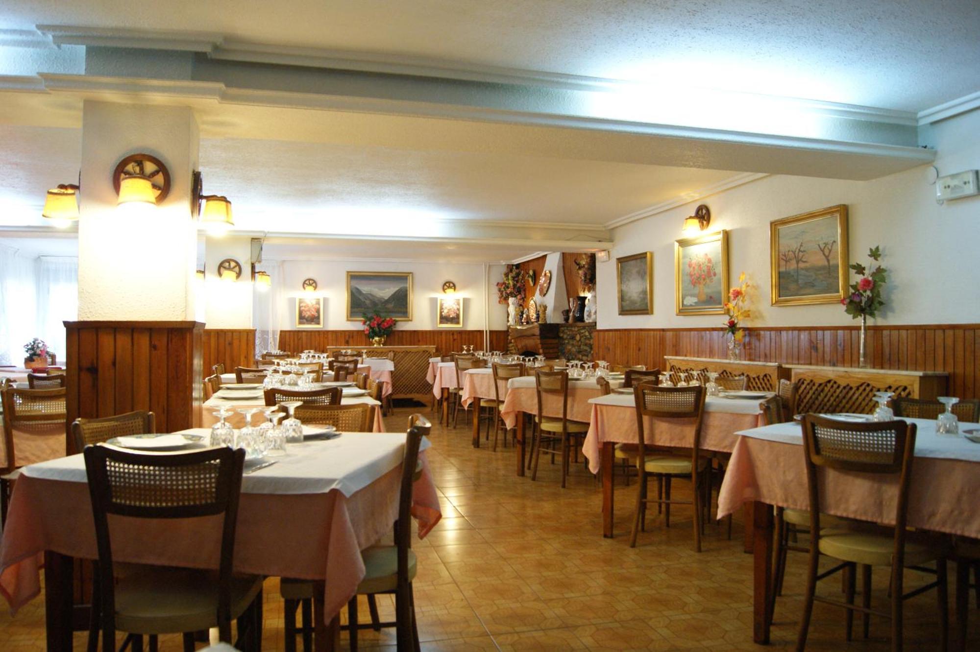 Hostal Pirineos Meliz Bielsa Luaran gambar